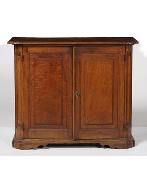 Credenza in bellissimo noce marezzato metà '700