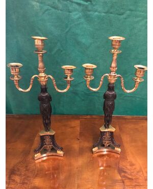 Coppia di candelabri in bronzo