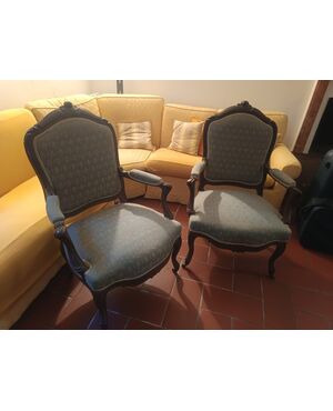 Coppia di poltrone in noce