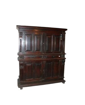 Maestosa credenza italiana del 1500 Rinascimento in legno di noce con Bambocci