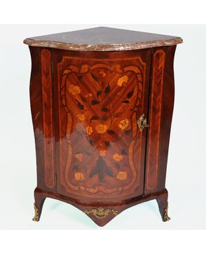Angoliera con intarsi a motivi floreali in palissandro, legno di viola e legno di rosa, Mathieu Criard, Francia, XVIII secolo