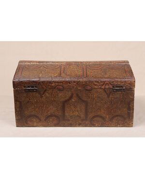 Cofanetto in legno rivestito in carta pressata e decorata - O/3319