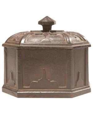 Antique cast iron tobacco box. - O/1988
