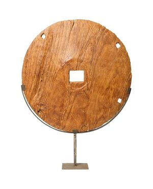 Archaic wooden wheel as a modern sculpture - O/5713