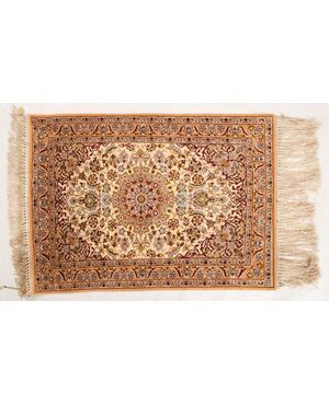 Small ISFAHAN carpet with silk warp - no. 1386