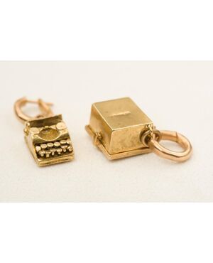 Pair of particular gold pendant earrings - G/410