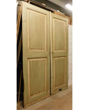ptl544 - lacquered double-leaf door, measuring cm l 166 xh 252 x th. 3.5     