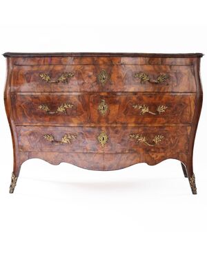 Chest of drawers veneered in wood and walnut burl, Lombardy, mid-18th century