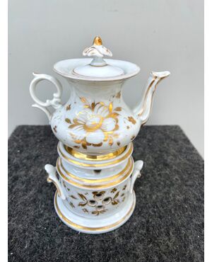 Veilleuse-tisaniera in porcelain decorated with stylized floral motifs in gold Italy.     