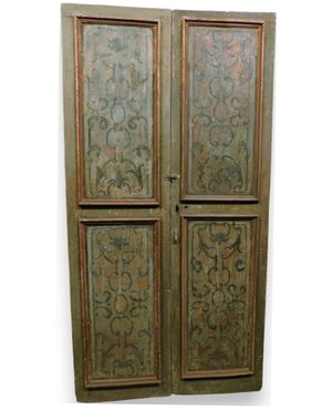 PTL587 - Lacquered wooden door, painted panels, 18th century, dimensions cm W 122 x H 235 x D 3.5