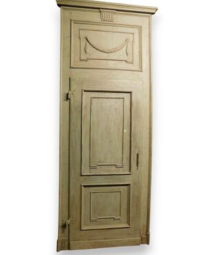 PTL293 - N. 6 Louis XVI lacquered doors, with frame and overdoor, 18th century, opening cm W 92 x H 198