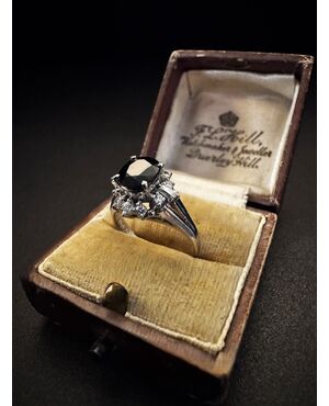 Anello  in  Platino  con  Zaffiro  e  Diamanti
