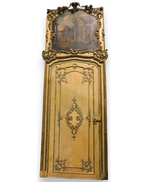 PTL492 - Lacquered door, gilded decorations, with frame and overdoor, 17th century, dimensions cm W 112 x H 246