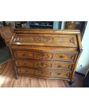 Lombard flap desk