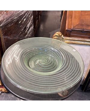 Centrotavola piatto Murano design XX sec anno 1987  Lavorazione a spirale e filigrana Oro/verde.  Firmato LA FILIGRANA 1987 Mis cm 52