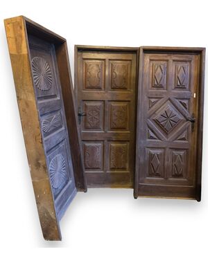 PTI603 - N. 3 antique wooden doors, complete with recent frame, 18th century, different sizes