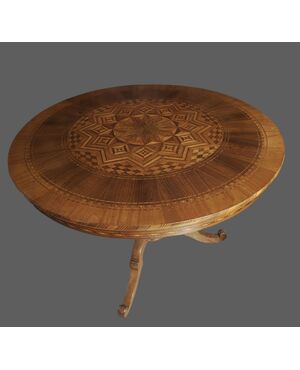 Elegante tavolo rolino intarsiato prima metà XIX secolo