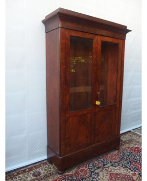 TWO-DOOR BOOKCASE IN FLAME MAHOGANY, CHARLES X STYLE, FRANCE, cm W 125xD40xH217