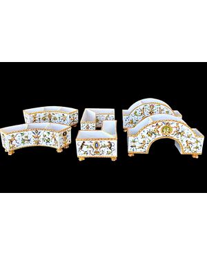 Centrotavola in maiolica composto da tre coppie di vaschette ( sei pezzi). Minghetti Bologna.