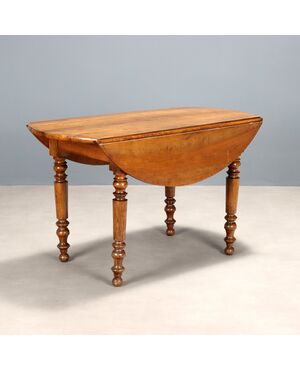 Mid-19th century French table with walnut drop leaves