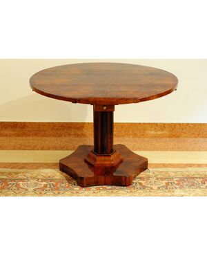 Center table in walnut     