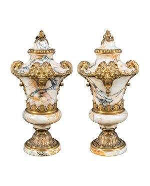 Pair of marble and gilded bronze vases - Susse Frères Foundry - Paris, 19th century.