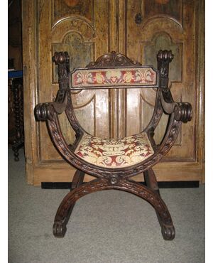 Faldistorio chair in walnut