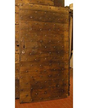 ptcr269 door with nails in chestnut mis. h 173 x 94cm