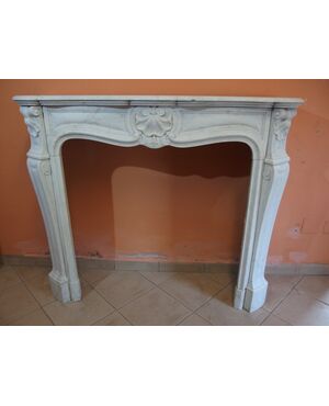 CARVED CARRARA WHITE MARBLE FIREPLACE WITH SHELLS, LOUIS XV STYLE, FRANCE