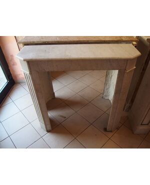 SMALL NEO-CLASSICAL FIREPLACE IN WHITE CARRARA MARBLE, LATE 19TH CENTURY FRANCE, CM L103xP30xH103