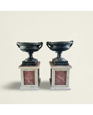 
Coppia di Vasi in Marmo Grand Antique con Basi