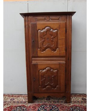 ARMADIO-CREDENZA STIPO DA DISPENSA IN NOCE A DUE PORTE EPOCA 700 FRANCIA cm L 100xP36xH205 larghezza con cornice cm 115