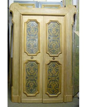Painted door with two doors with frame fratinata