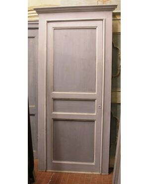 pts426 two doors with lacquered frame size. 115 x 225cm