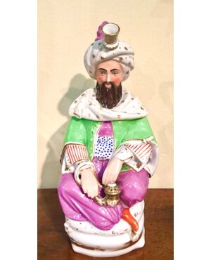 Veilleuse tisaniera in porcellana raffigurante un sultano.Modello di Jacob Petit.Francia.