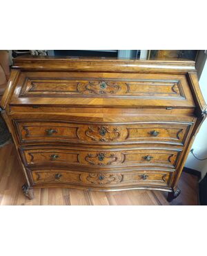 Lombard flap desk