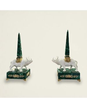 
Coppia di Obelischi in Malachite e Bronzo dorato, XIX Secolo