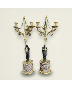 
Coppia di Candelabri Impero in Bronzo Patinato e Dorato