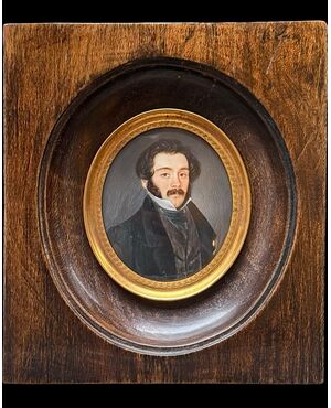 Miniatura su avorio raffigurante personaggio maschile.