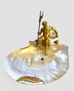 Centrotavola Decorativo con Nettuno in Bronzo Dorato e Madreperla - XIX Secolo