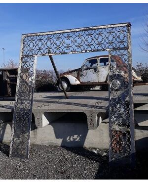 Iron divider