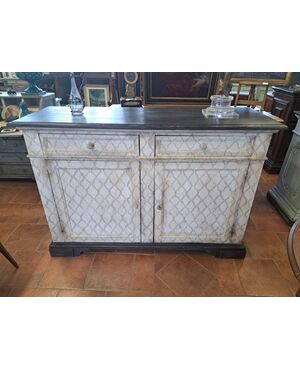 Grande credenza laccata dell'Ottocento