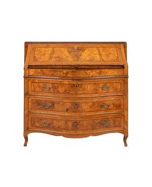 Walnut drop-front chest of drawers. Venice, second half of the 18th century.