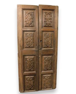 PTS304 - No. 2 similar walnut wood doors, 18th century, dimensions cm W 96 x H 204 x D 3.5