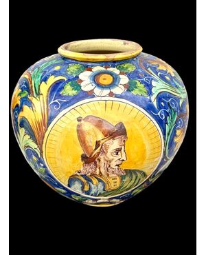 Majolica 'spherical' vase. Gesualdo di Bartolo manufacture. Caltagirone.