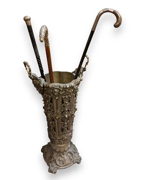 DARS598 - No. 3 wooden walking sticks, various sizes