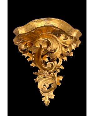 Corner shelf in carved wood and gold leaf. Florence.