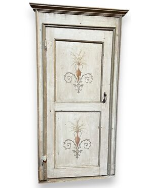 PTL573 - Porta laccata e dipinta, un battente, con telaio, epoca '700, misure luce cm L 82 x H 196