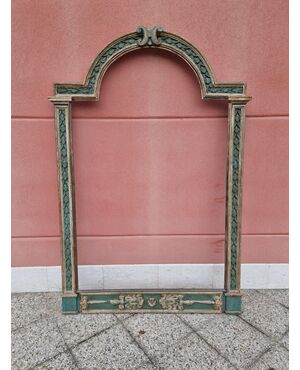 Grande pala d'altare del 600 intagliata e laccata