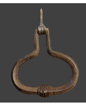 Lombard wrought iron door knocker with strike plate, late 17th century